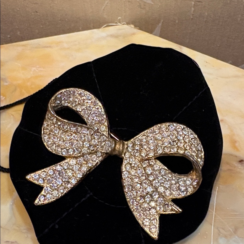 Vintage Rhinestone Bow 🎀 Ribbon Brooch Pin - Picture 9 of 9